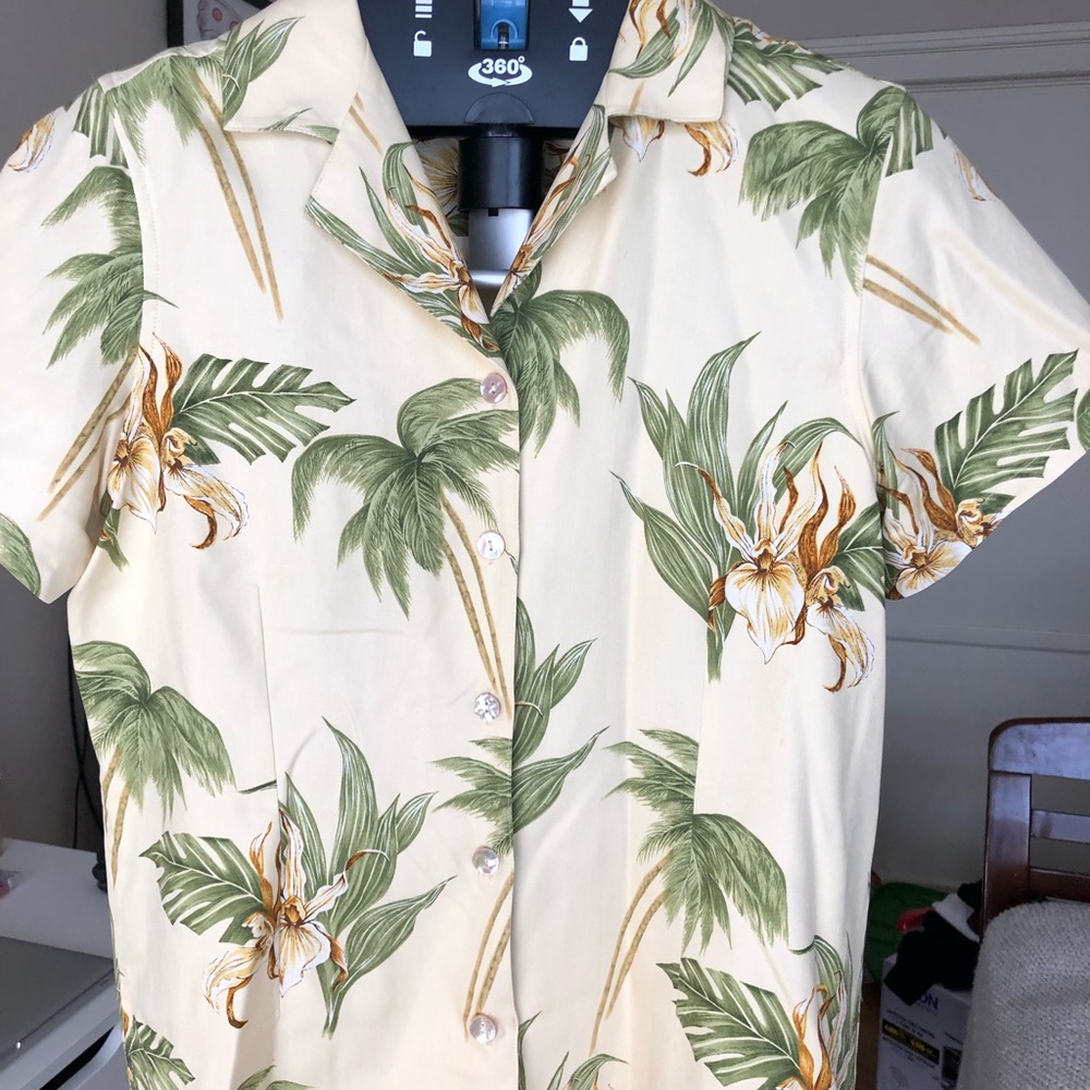 Hawaiian shirt